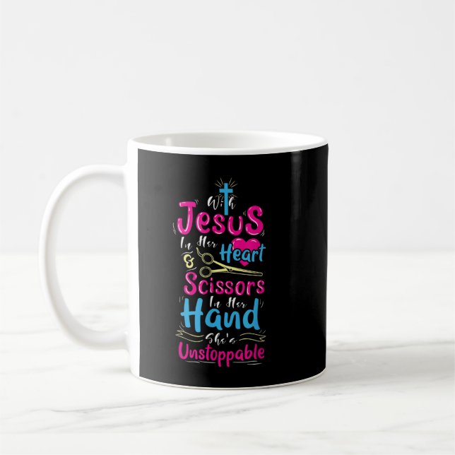 Mit Jesus in ihrem Herzen und Scheren in ihrer Han Kaffeetasse (Links)