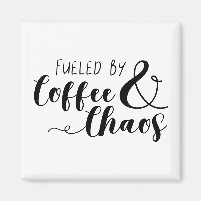 Mit Kaffee und Chaos gespeist Magnet (Vorne)
