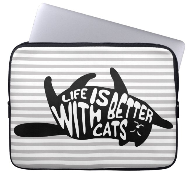 Mit Katzen ist das Leben besser | Fun Typografie Laptopschutzhülle (Vorderseite)