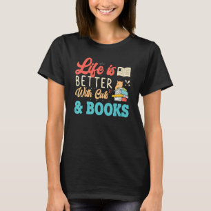 Mit Katzen und Büchern Katzenbuch für Frauen T-Shirt