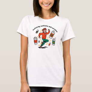 Mit Koffein und Sarkasmus gespeist T-Shirt