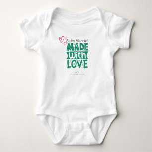 Mit Liebe erstellt - Name anpassen Baby Strampler