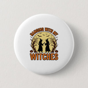 Mit meinen Hexen abhängen Vintage Halloween-Design Button