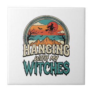 Mit meinen Hexen abhängen Vintage Halloween Design Fliese