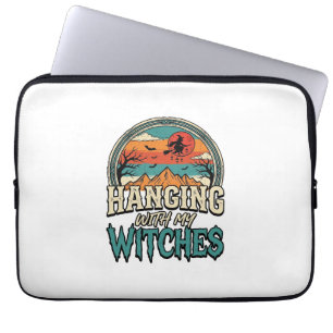 Mit meinen Hexen abhängen Vintage Halloween Design Laptopschutzhülle
