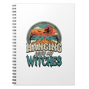 Mit meinen Hexen abhängen Vintage Halloween Design Notizblock
