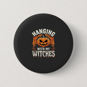 Mit meinen Hexen hängend Halloween-Kürbis Button
