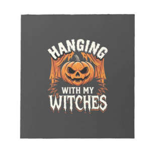 Mit meinen Hexen hängend Halloween-Kürbis Notizblock