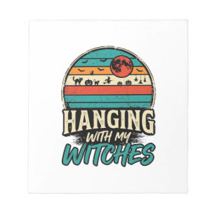Mit meinen Hexen hängend Vintage-Halloween-Shirt D Notizblock