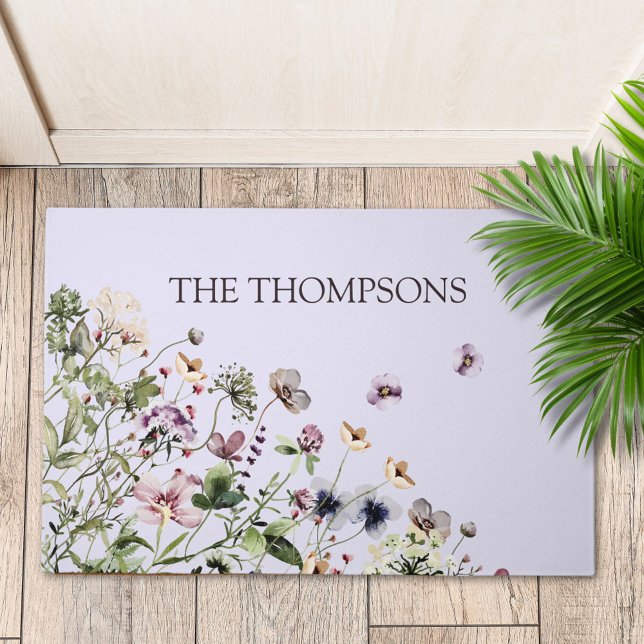 Mit Monogramm Aquarellfarben Lila Wildblumen Fußmatte (In situ)