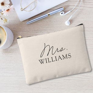 Mit Monogramm Beige Mrs. Elegant Script Zubehörtasche
