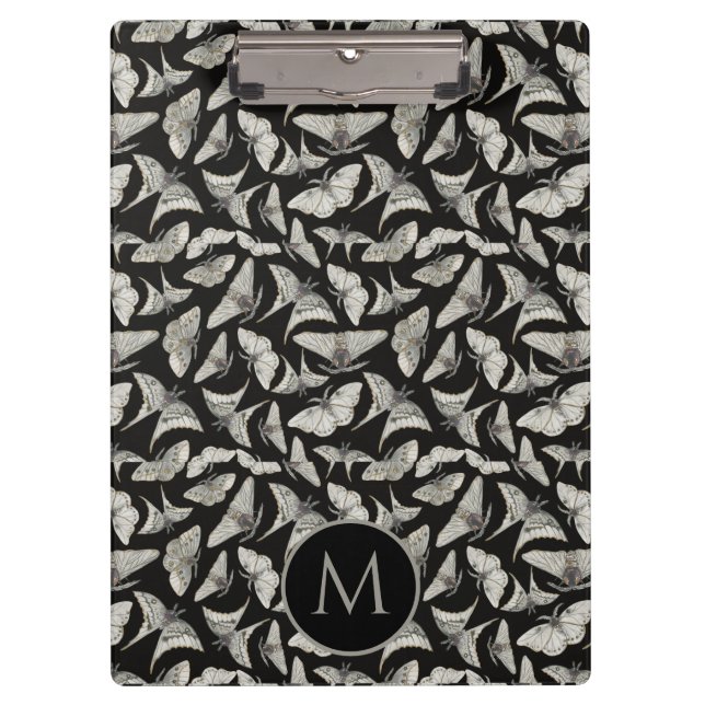 Mit Monogramm Black Beige Moth Bug Pattern Klemmbrett (Vorderseite)