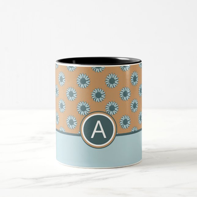 Mit Monogramm Blaublüten Zweifarbige Tasse (Monogrammed Blue Sunflowers Two-Tone Coffee Mug from Studio Posies. )