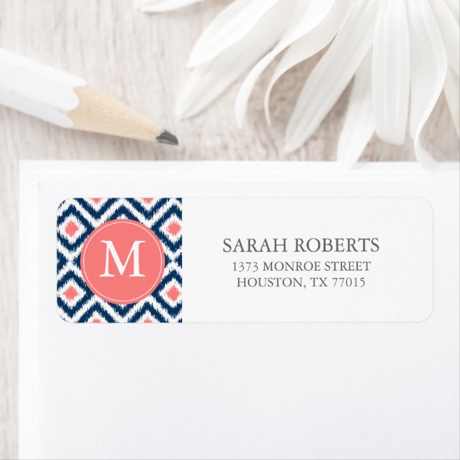 Mit Monogramm Blue Coronds Diamonds Ikat Pattern (Insitu)