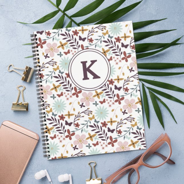 Mit Monogramm BlumenNotebook Notizbuch (A pretty monogrammed notebook for school or journaling,)