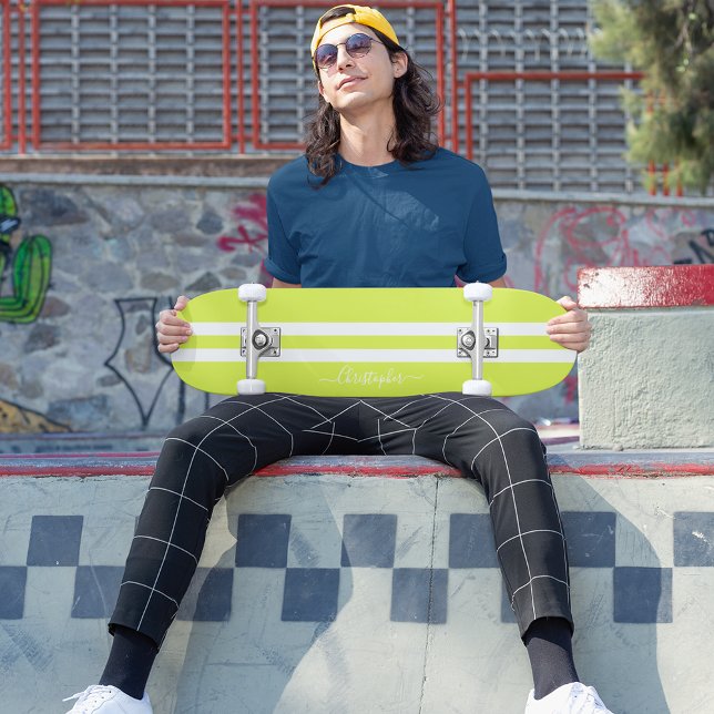 Mit Monogramm, Coole, grüne Streifen Skateboard (Lime Green White Racing Stripes Monogrammed Cool Skateboard)
