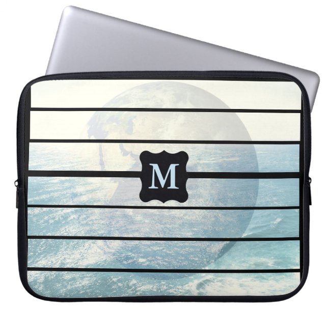 Mit Monogramm Design der Erde Laptopschutzhülle (Vorderseite)