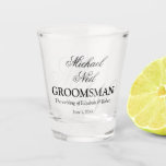 Mit Monogramm elegantes Minimalistisches Trauzeuge Schnapsglas<br><div class="desc">Elegantes Minimalistisches Trauzeuge-Geschenkglas</div>