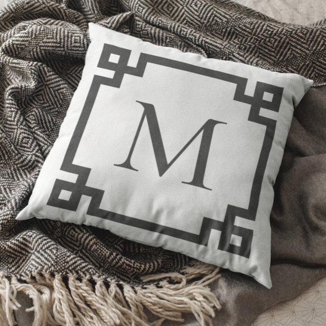 Mit Monogramm griechische Schlüsselgrenze Kissen (You can customize all the colors to more closely match your home decor.)