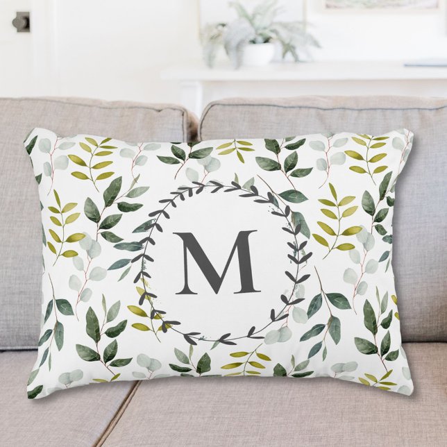 Mit Monogramm grünes tropisches Eukalyptus-Muster Dekokissen (In situ)