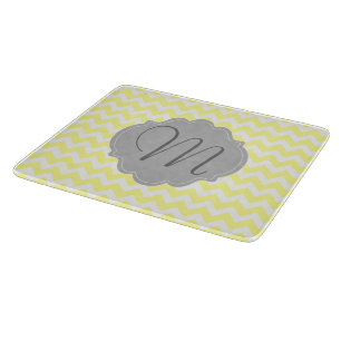 Mit Monogramm hellgelbes und graues Zickzack Schneidebrett