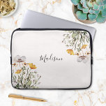 Mit Monogramm Hübsche Wildblume Bouquet Laptopschutzhülle<br><div class="desc">Schützen Sie Ihr Notebook stilvoll mit unserer Mit Monogramm Hübschen Wildblume Bouquet Laptop-Hülle. Personalisieren Sie es heute und machen Sie es zu Ihrem!</div>