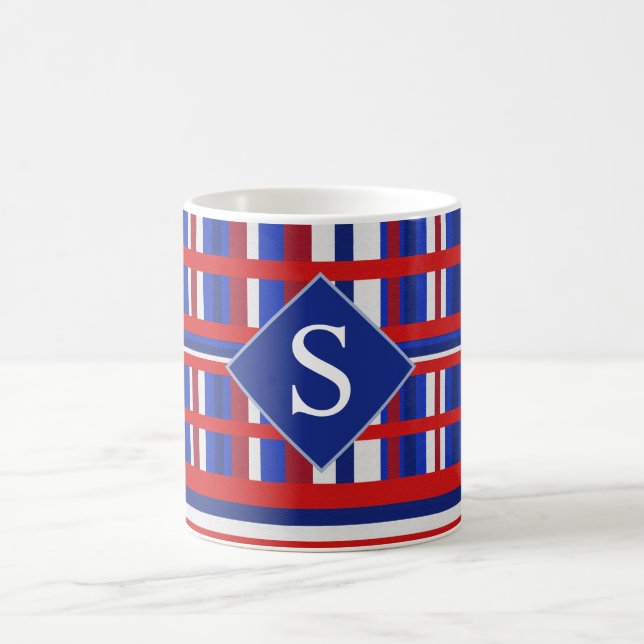 mit Monogramm Karierte Patriot Red White & Blue Kaffeetasse (Mittel)