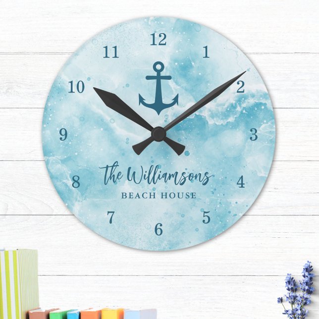 Mit Monogramm Küste Aquamarin Blue Beach House Runde Wanduhr (COASTAL WALL CLOCK)