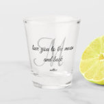 Mit Monogramm Liebe zum Mond und zurück Schnapsglas<br><div class="desc">Script Mit Monogramm Liebe Sie auf den Mond und zurück Shot Glass</div>