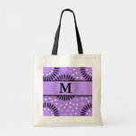 Mit Monogramm lila Blumendruck Tragetasche<br><div class="desc">Geben Sie eine moderne Touch zu Ihrer mit Monogramm Tasche mit diesem modernen Polkapunktblumenmuster. 
Personifizieren Sie Ihre Tasche mit Ihrem Monogramm,  Namen,  Initialen oder Mitteilung. Klicken Sie die Orange "besonders anfertigen sie" Knopf zum Änderungstext-Schriftart,  -farbe oder -größe an.
Mehr Farben sind in diesem Tupfenentwurf verfügbar.</div>