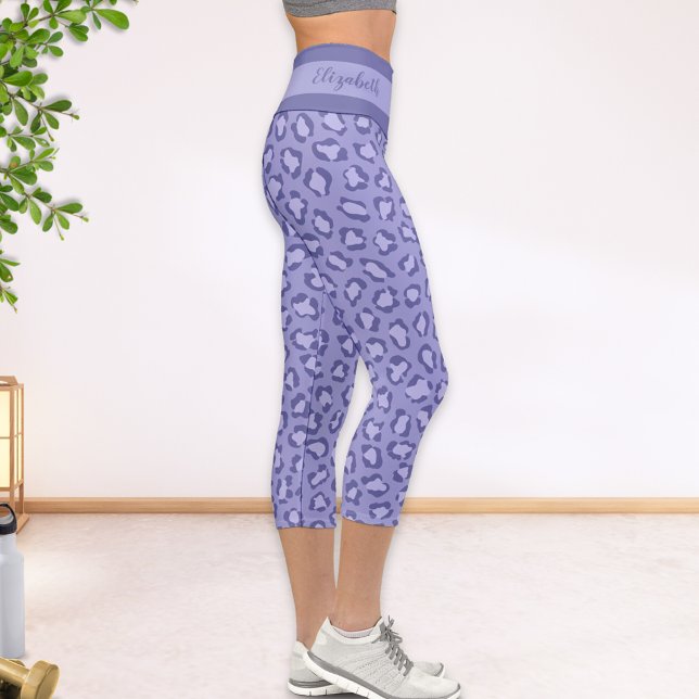 Mit Monogramm Lila Leopard-Tiermuster Capri Leggings (Von Creator hochgeladen)