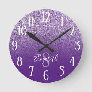 Mit Monogramm Lila und Amethyst Glitzer Ombre Runde Wanduhr
