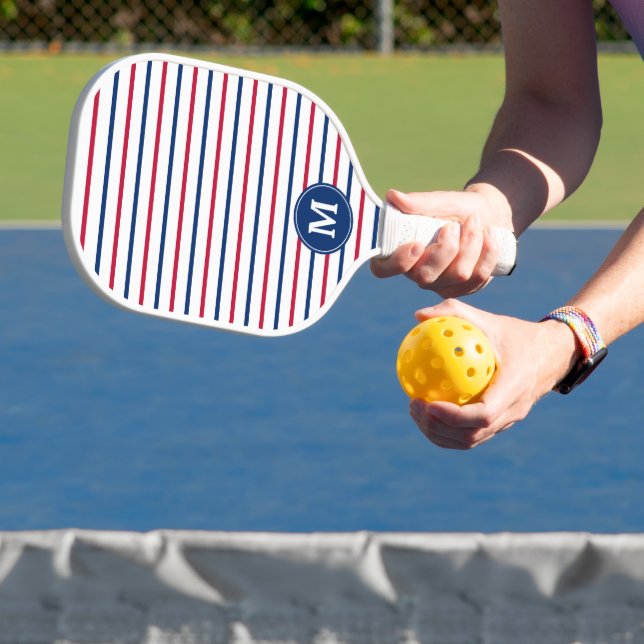 Mit Monogramm Minimalistische Rot- und Blaustreife Pickleball Schläger (InSitu)