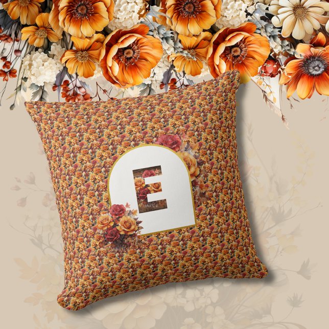 Mit Monogramm Mutter Oma Birthday Fall Floral Kissen (Von Creator hochgeladen)