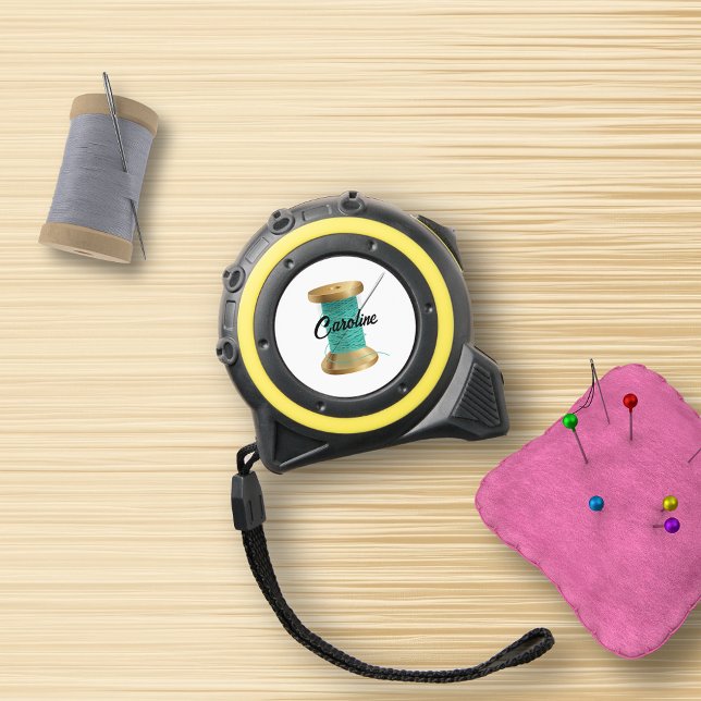 Mit Monogramm Nadel und Thread Maßband (Von Creator hochgeladen)