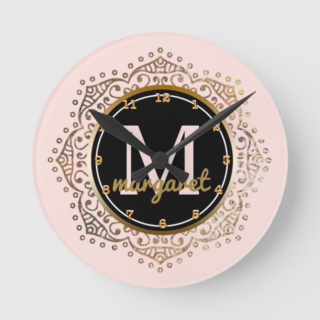 Mit Monogramm Name | Boho Mandala Blush Pink Gold Runde Wanduhr (Vorderseite)