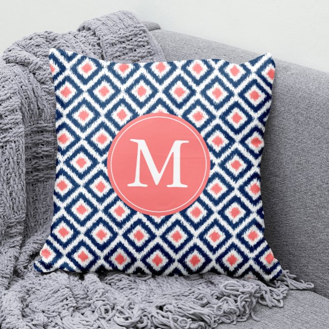 Mit Monogramm Navy Blue Corner Diamonds Ikat Muste Kissen (Von Creator hochgeladen)
