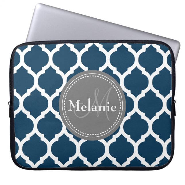 Mit Monogramm Navy Blue & Gray Quatrefolie Laptopschutzhülle (Vorderseite)