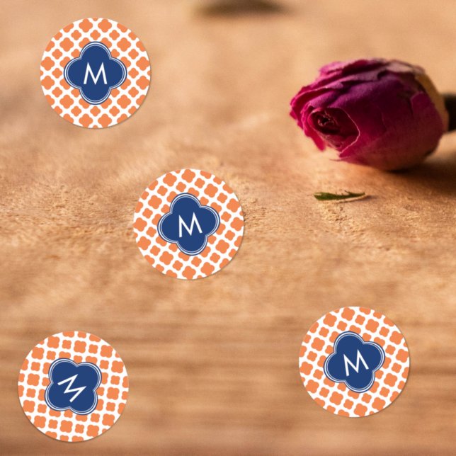 Mit Monogramm Orange und Royal Blue Quatrefoil Runder Aufkleber (Von Creator hochgeladen)