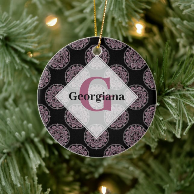 Mit Monogramm rosa Blumenfronten Polka Dot Mandala Keramik Ornament (Baum)