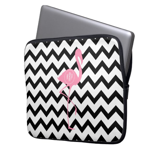 Mit Monogramm rosa Flamingo + Schwarzes Zickzack Laptopschutzhülle (Vorderseite Links)