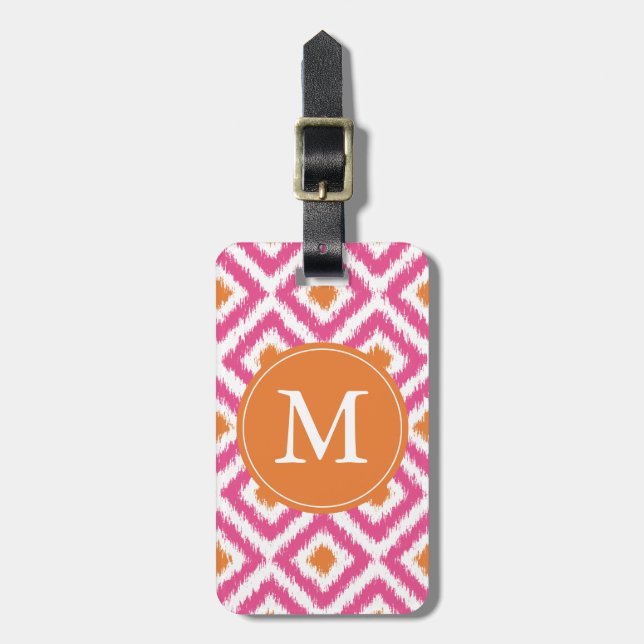Mit Monogramm rosa Mandarine-Diamanten Ikat Muster Gepäckanhänger (Vorderseite vertikal)
