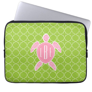 Mit Monogramm rosa Seeschildkröte-Grün Quatrefoil Laptopschutzhülle