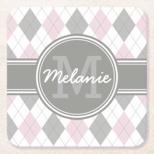 mit Monogramm rosa und graues Raute Muster Rechteckiger Pappuntersetzer