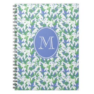 Mit Monogramm Schneefallmuster auf Pulverblau Notizblock