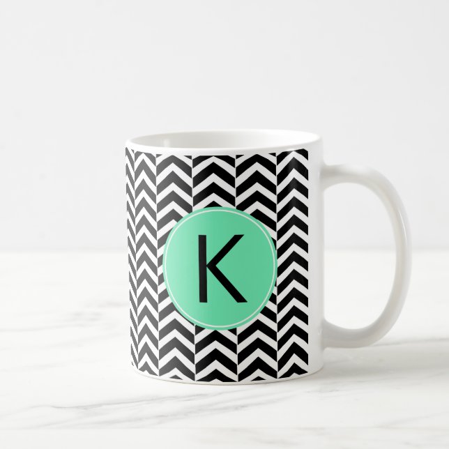 Mit Monogramm Schwarz-Weiß-Fohlen-Zickzack Muster Tasse (Rechts)