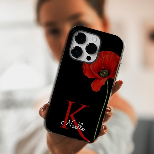 Mit Monogramm Single Roter Mohn auf schwarz iPhone Hülle (Von Creator hochgeladen)
