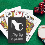 Mit Monogramm Spiel Big oder Go Zuhause Modern Spielkarten<br><div class="desc">Mit Monogramm Spielkarten mit fett, dick und dünn, überlappenden Initialen und editierbaren Tags wie Play Big oder go Zuhause. Personalisieren Sie das Design mit Ihren Initialen und verwenden Sie das Design-Tool, um die Buchstaben in die beste Position für einen gepflegten, ineinander greifenden Look zu bringen. Einfaches, stilvolles, minimalistisches Design mit...</div>