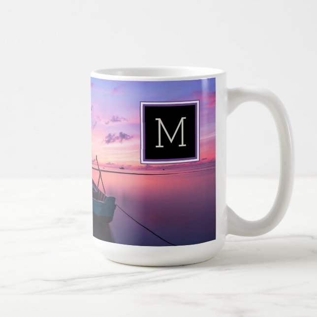 Mit Monogramm Sunset Boat on Water Kaffeetasse (Rechts)