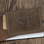 Mit Monogramm, Vintages, braunes Lederlook Tri-fold Geldbeutel<br><div class="desc">Vintag verzweifeltes braunes Leder,  das für ihn eine Brieftasche sucht.           Persönlich mit Namensinitialen und Kontaktdaten auf beiden Seiten!          Es kann ein tolles Geschenk für Vater,  Großvater,  Ehemann oder besten Freund am Geburtstag,  Vatertag,  Weihnachten oder jeden anderen besondere Anlass sein.</div>